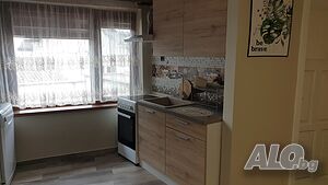 Самостоятелна двуетажна къща с двор в кв. Варуша на гр. Вeлеко Търново.