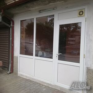 Помещение със статут на фризьорски салон на кумуникативно място в широк център на гр. В. Търново