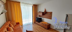 Голям двустаен апартамент в комплекс Happy