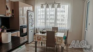 Тристаен апартамент в саниран блок