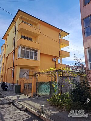 Продава фамилна къща