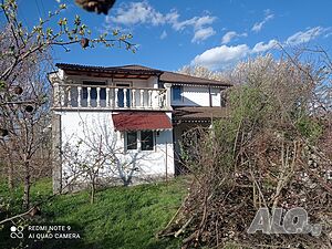 Продавам дворно място с къща на 10 км. от гр. Бургас. От собственик.