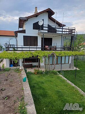 Триетажна къща в Балчик с морска панорама