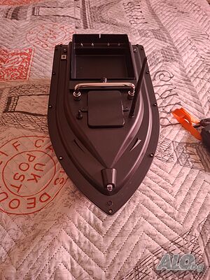 Лодка за захранка с GPS.
