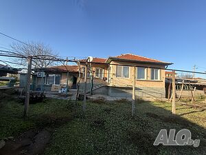 ОТ СОБСТВЕНИК! Къща в гр. Хасково, кв. Болярово с голям двор, постройки и два гаража