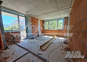 Продава тристаен апартамент в кв. Железник - запад