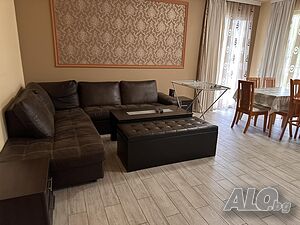 Тристаен апартамент с паркомясто, затворен комплекс с басейн, в к.к. Златни пясъци.
