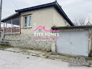 Продавам къща в село Крум