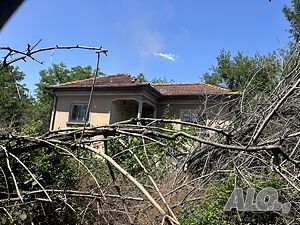 Продавам къща в село Обручище