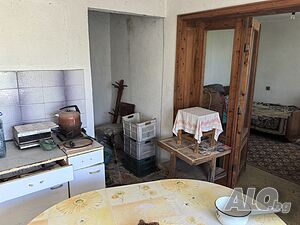 м. Дълбоки дол, масивна вила, с ток, пит. вода и кладенец