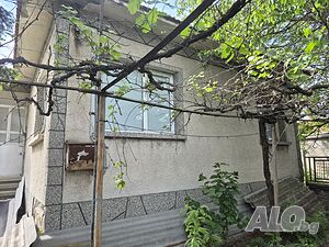 Къща с довр в с. Бял извор