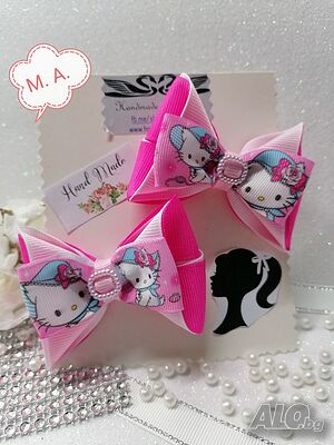 Ластик и шнола с красива панделка на Hello Kitty.