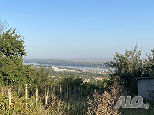 Продава се уникален имот зад института