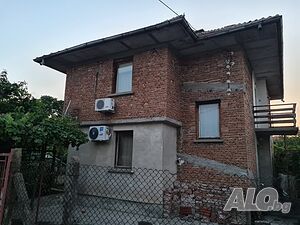 Двуетажна къща в с. Самуилово, област Сливен