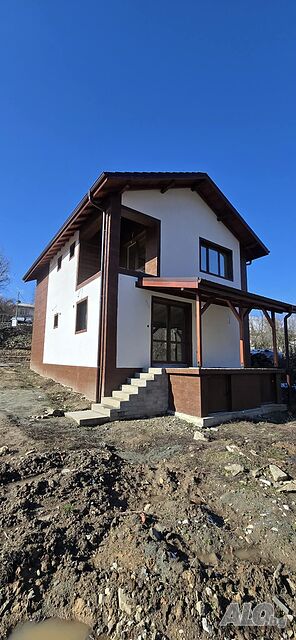 Нова масивна къща (висок клас строителство) в с. Венковец