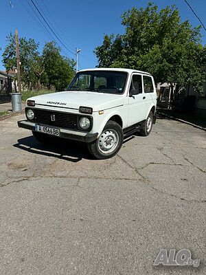 Продавам Лада Нива 21213