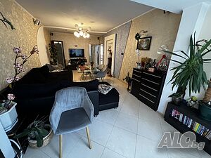 Продава се тристаен апартамент в близост до метростанцията