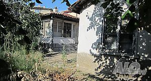 Парцел със стара къща