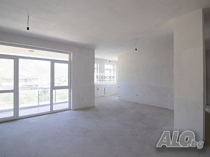 Тристаен апартамент в подножието на м. Карандила