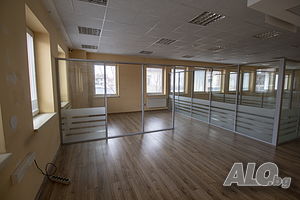 Дава под наем офис в центъра на София