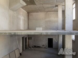 Продава магазин на две нива до Централна поща