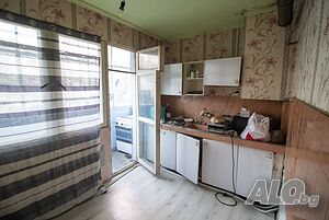 Продава многостаен апартамент до магазин Мерканто