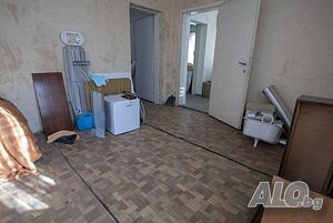 Продава самостоятелна къща до бул. Панайот Хитов