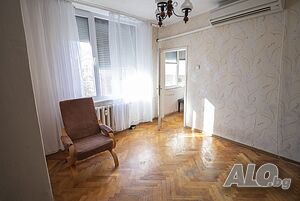 Продава голям апартамент до болница Амброаз Паре