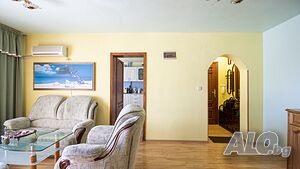 Продава се голям двустаен апартамент до Детското зъболечение