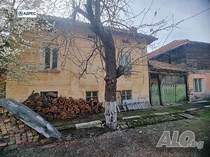 64 кв.м РЗП 585 кв.м двор