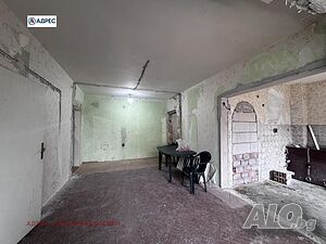 Двустаен апартамент 68 кв.м Тухла 1990 г. 1 етаж Първи жилищен