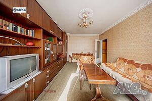 Двустаен апартамент 57 кв.м Панел 1989 г. 5 етаж Непоследен