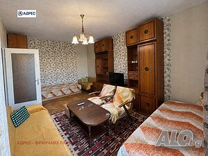 Двустаен апартамент 63 кв.м Панел 1990 г. 3 етаж Непоследен