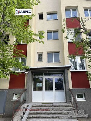 Двустаен апартамент 63 кв.м Тухла 1987 г. 3 етаж Непоследен