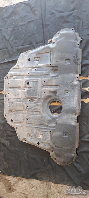 Кора под двигателя от Тойота рав 4 / Toyota RAV 4 2.2 D-CAT 177 К. С!!