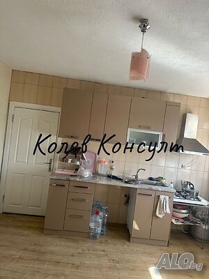 Продавам двуетажна къща в село Пепелище