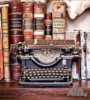 Купува книги, мебели, ордени, картини, монети, старинни вещи, вехтории