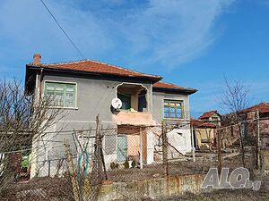 Продава къща