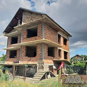 Продава къща