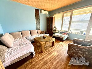 Двустаен апартамент с ТРИ СТАИ в кв. Мараша