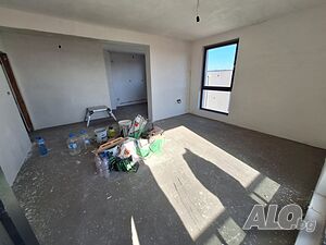 Тристаен апартамент в кв. Остромила + ПАРКОМЯСТО
