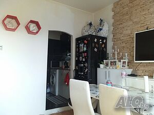 Тристаен апартамент в Изгрев