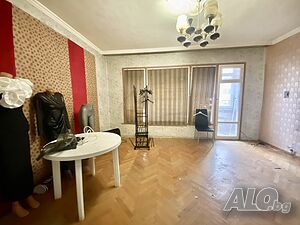 Двустаен апартамент в квартал Изгрев