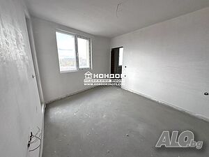 Тристаен апартамент Паркомясто/