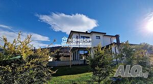 Еднофамилна къща в собствен двор - 550 кв.м. с Двоен Гараж + две Паркоместа