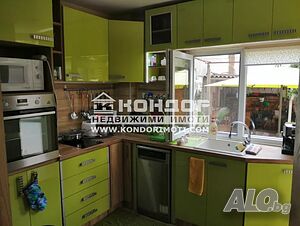 Етаж от къща + гараж