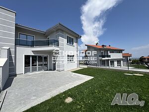 Просторна къща с АКТ 16