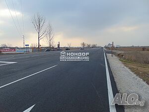 Парцел на асфалтов път