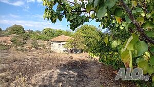 Продава се двуетажна тухлена къща в село Копривец