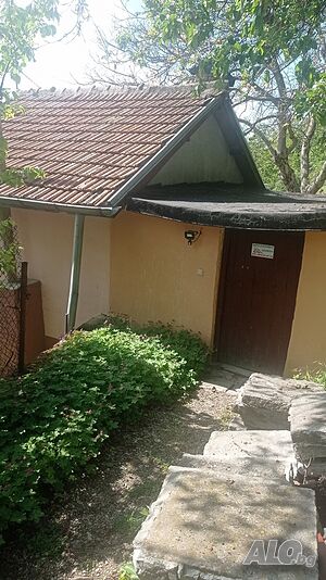 Продава вила в мест. Чашка